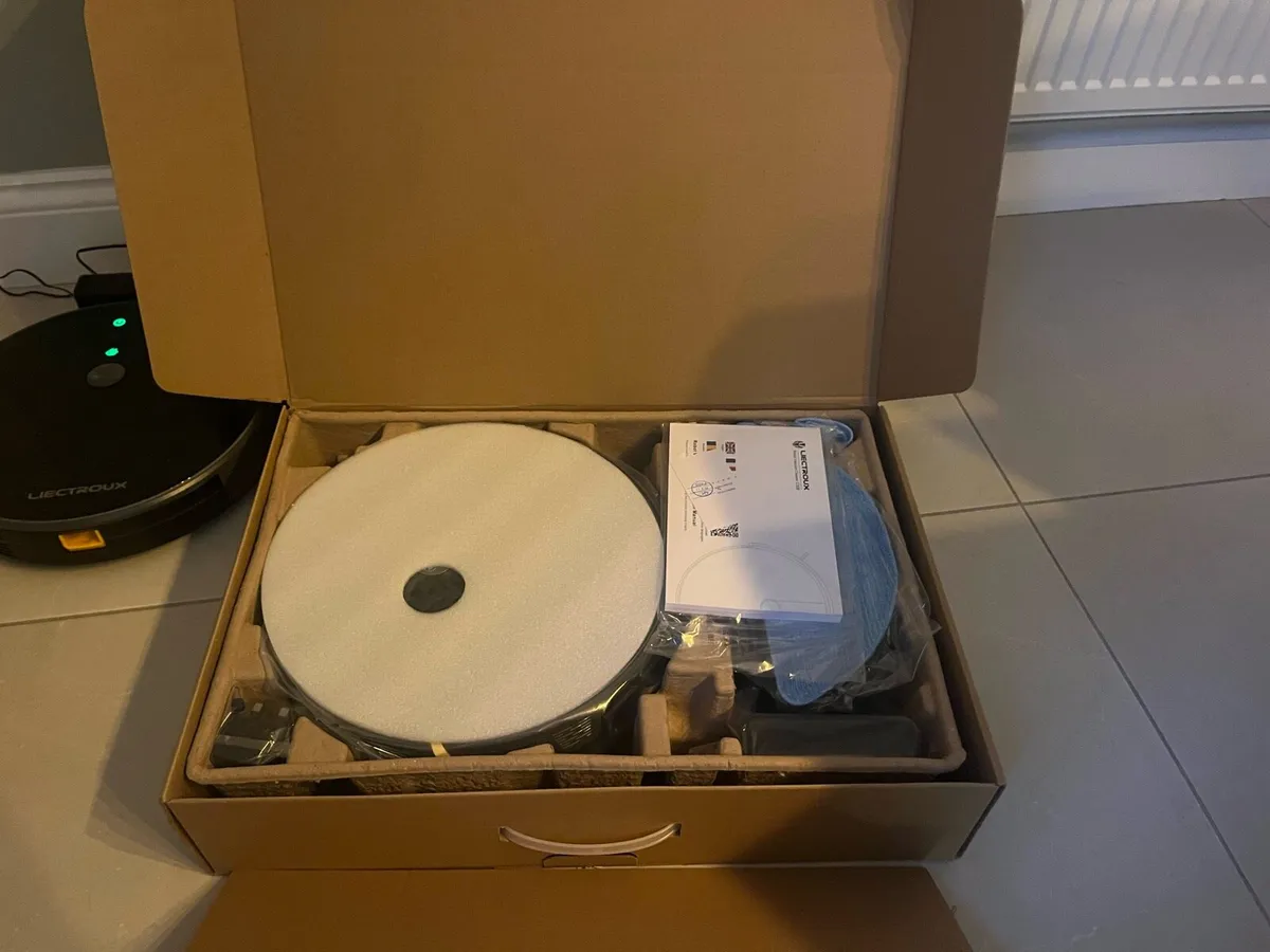 Robot vacuum & mop - Image 2