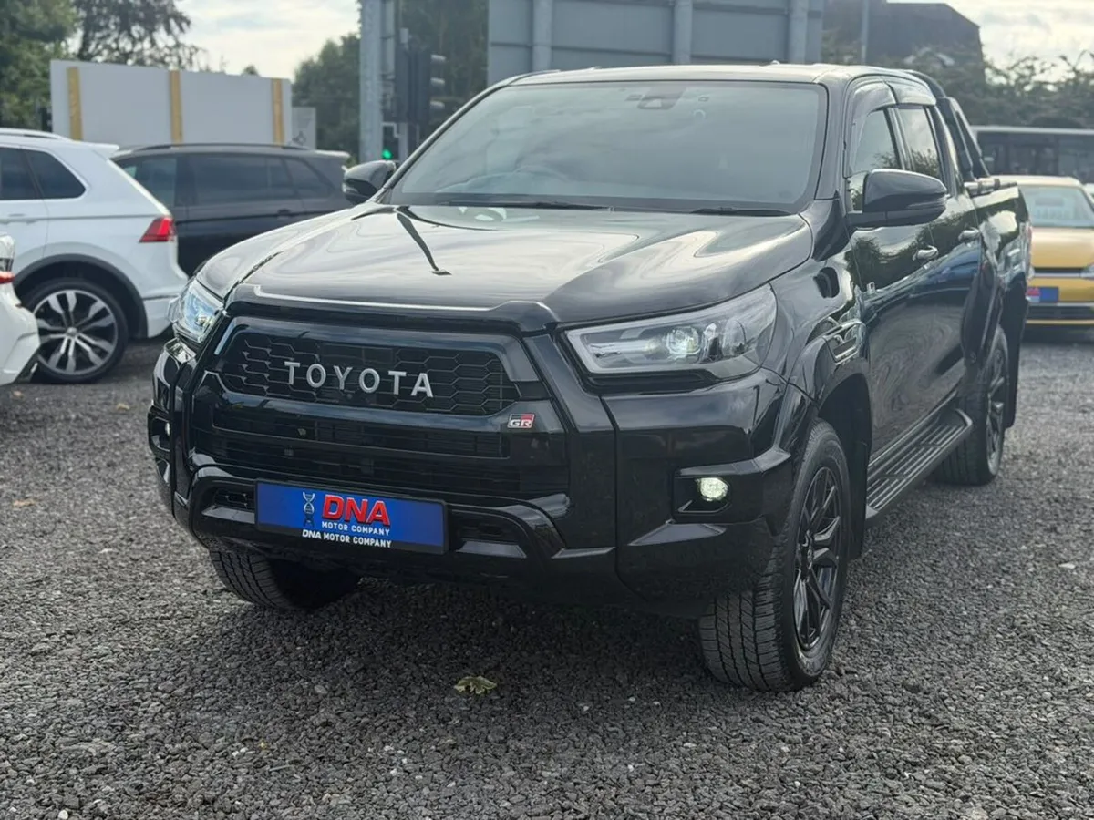 Toyota Hilux GR SPORT - CREW CAB - ONLY 18K KMS - Image 3