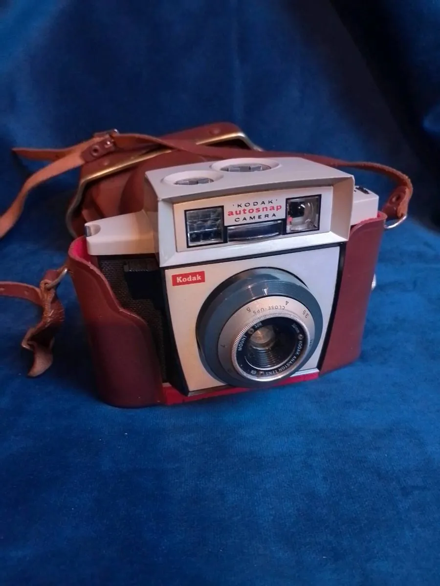 Vintage Kodak Autosnap 35mm Film Camera Complete w - Image 1