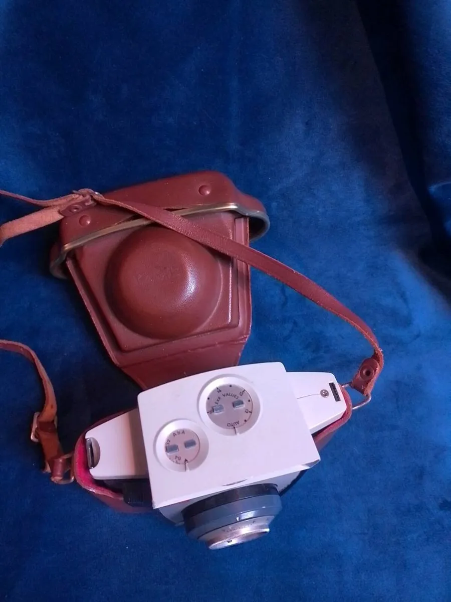 Vintage Kodak Autosnap 35mm Film Camera Complete w - Image 2