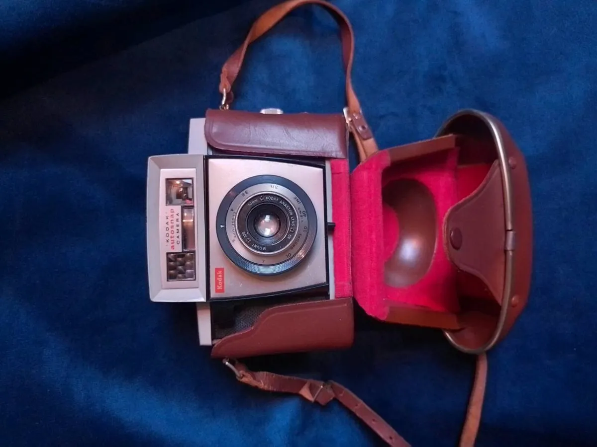 Vintage Kodak Autosnap 35mm Film Camera Complete w - Image 3