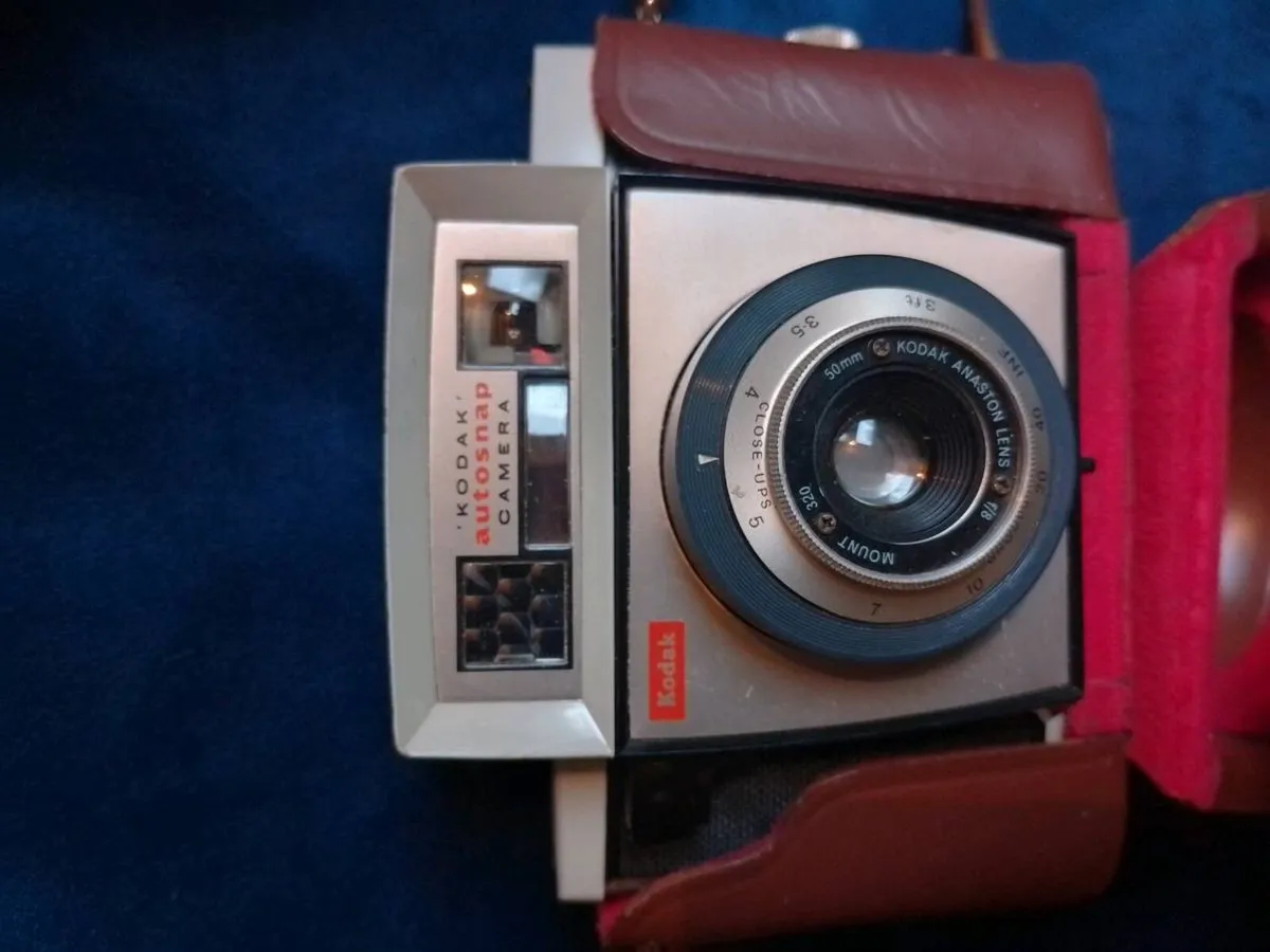 Vintage Kodak Autosnap 35mm Film Camera Complete w - Image 4