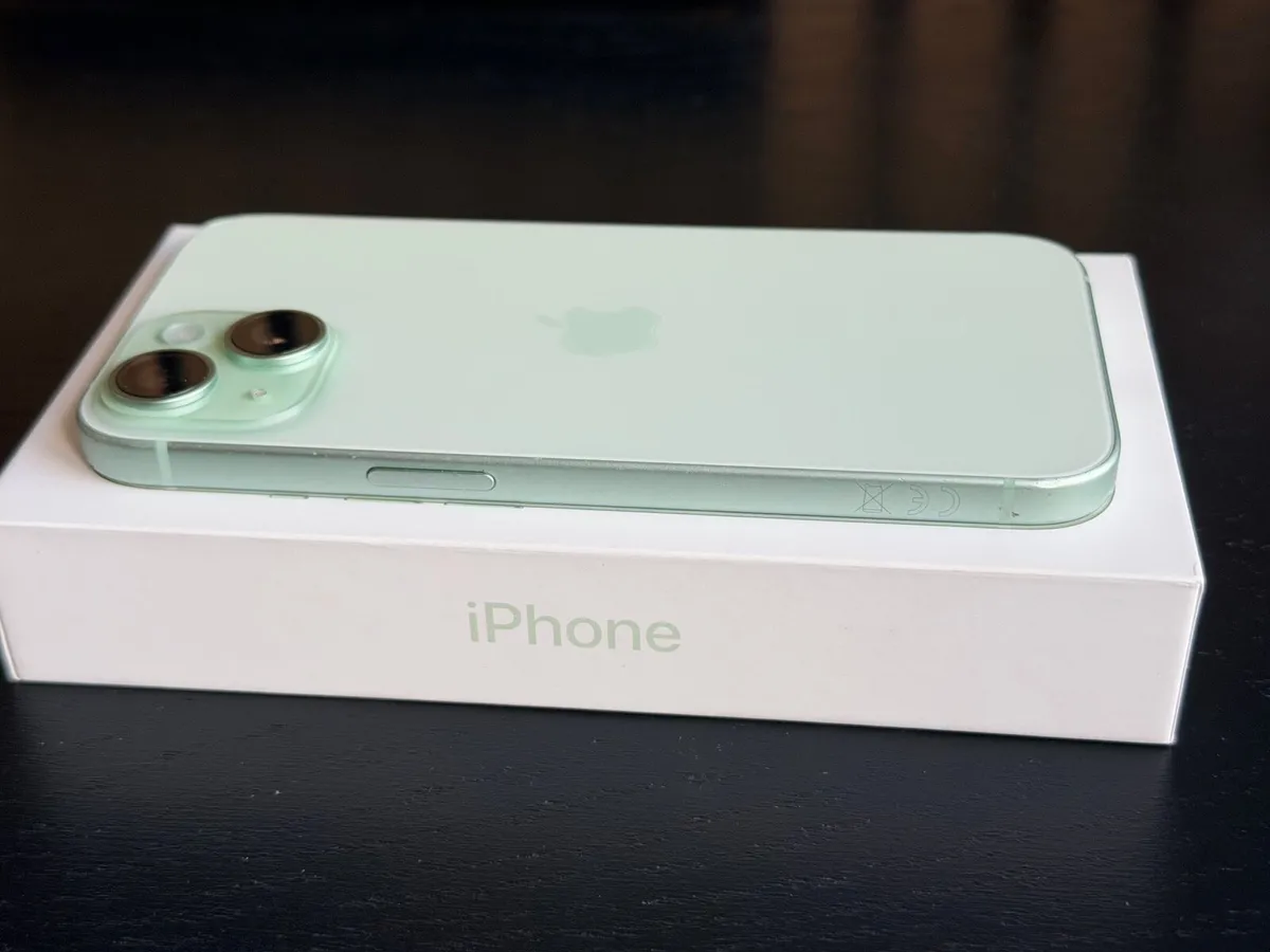 iPhone 15, Green, 128GB, Vodafone - €450 - Image 2