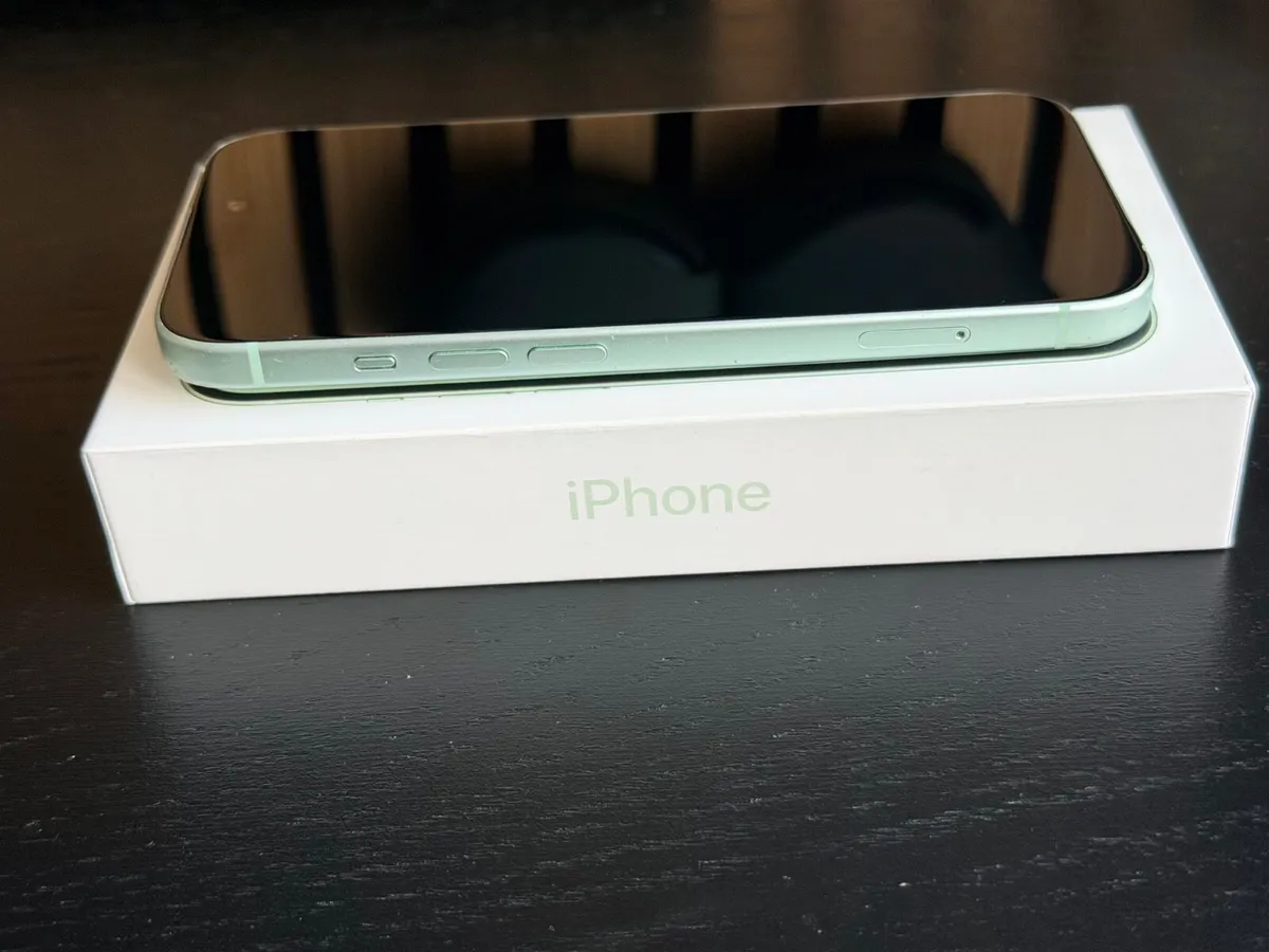 iPhone 15, Green, 128GB, Vodafone - €450 - Image 3