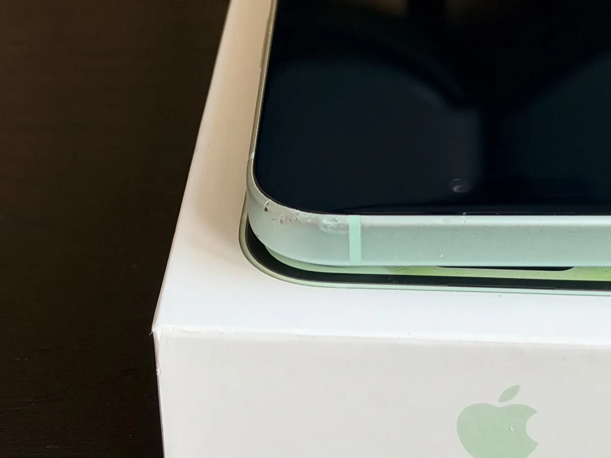iPhone 15, Green, 128GB, Vodafone - €450 - Image 4