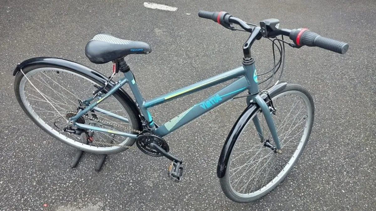 Ladies Bike   28 Alloy Hybrid Bike   18inch Frame - Image 1