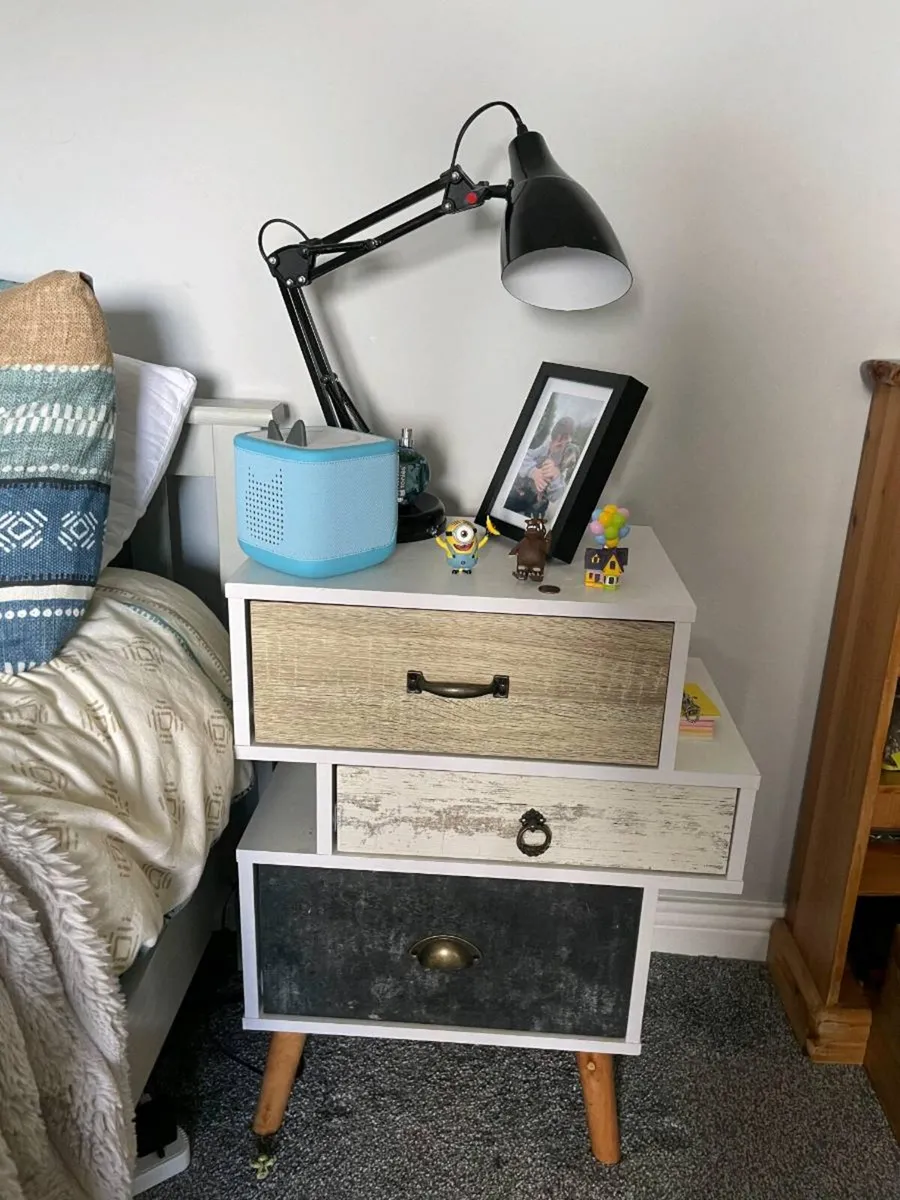 5 foot bed and mattress with bedside locker - Image 2