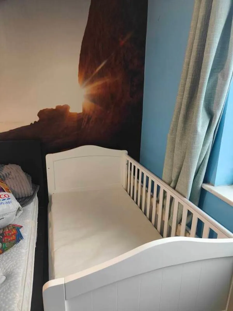 2 in 1 - Baby cot / Toddler cot package with 2 beds - Image 2