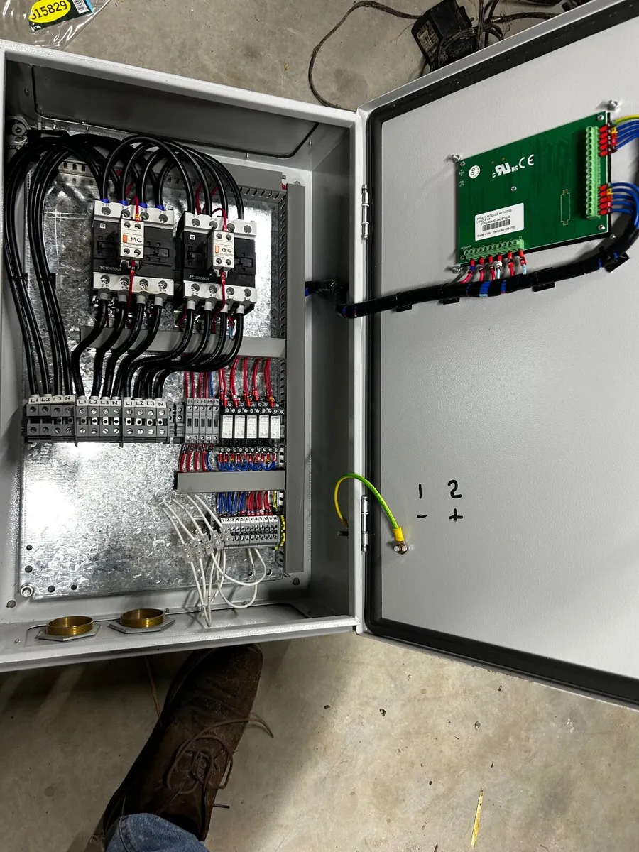 3 phase automatic changeover switch - Image 2