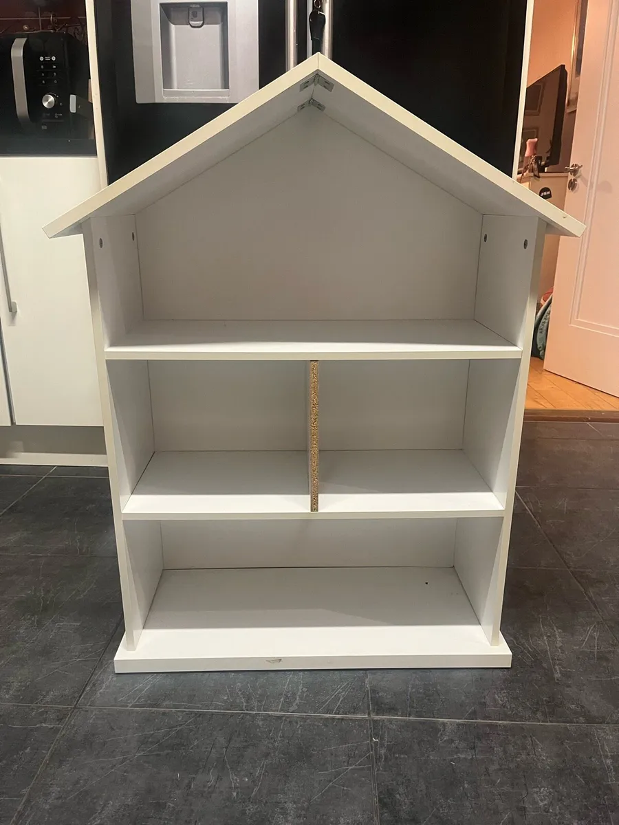 Free standing shelves - Image 1