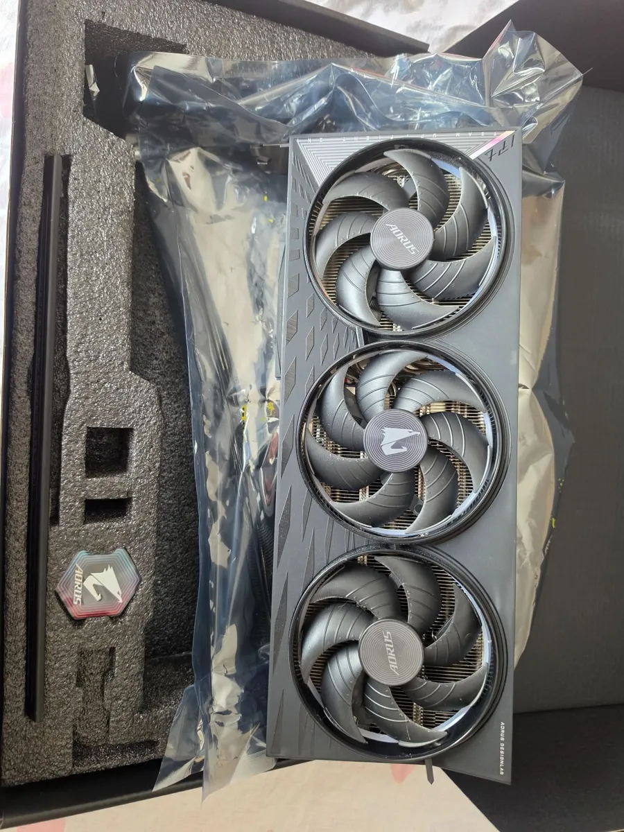 Gigabyte AORUS Radeon 9070 XT Elite - Image 2