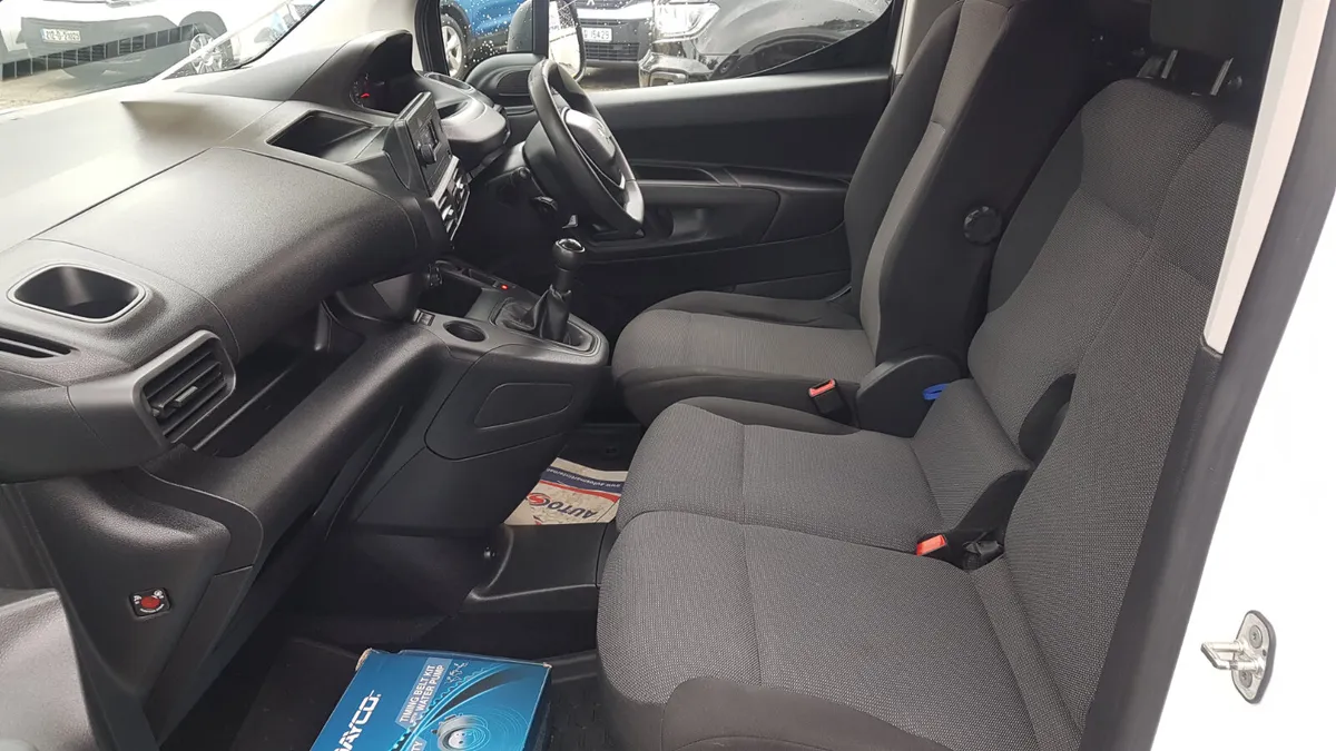 Peugeot Partner 212D 125KM AS NEW VAT INVOICE - Image 4