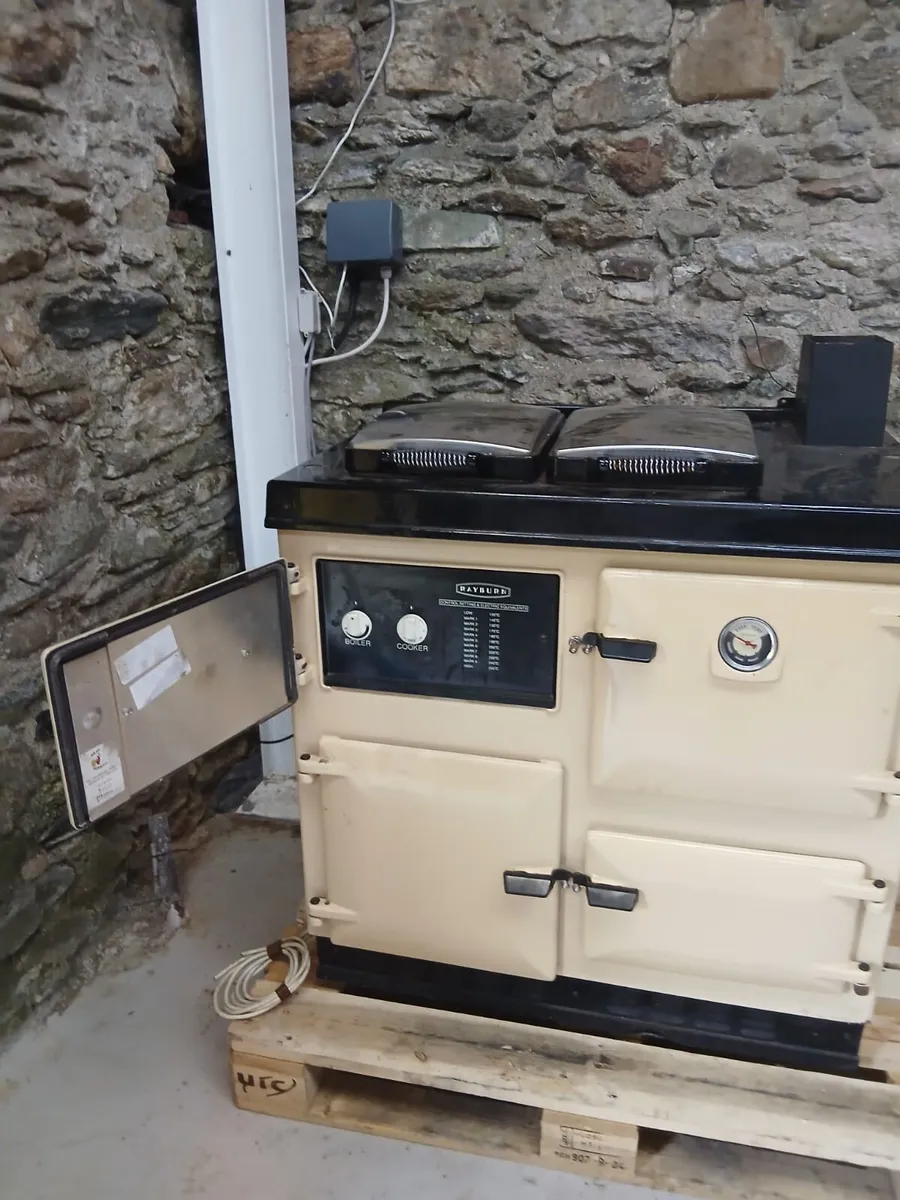 Rayburn range cooker - Image 1