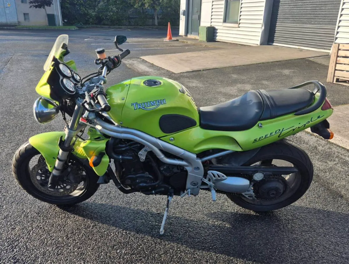 Triumph speed triple 955i - Image 2