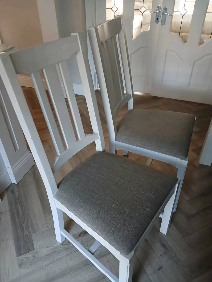 Table 2 chairs + bench - Image 2