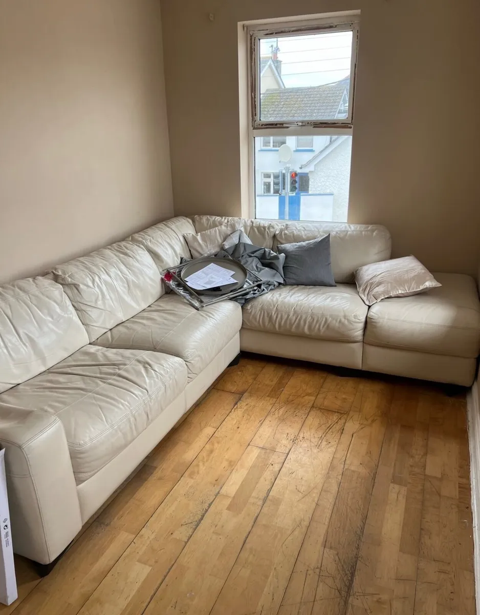 Couch L shaped in 2 parts 2.65mx2.3m - Image 1