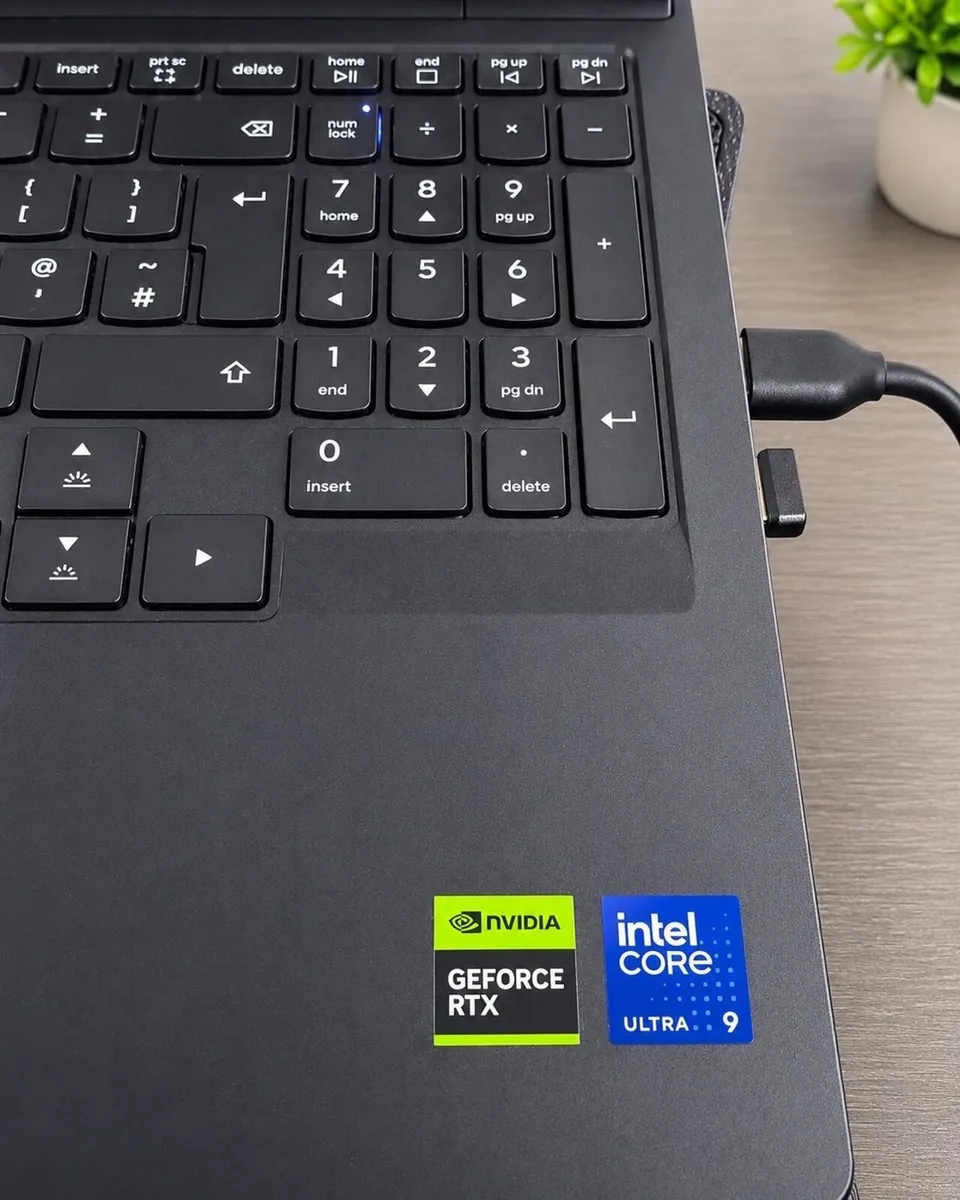 Lenovo Legion Pro 7i gaming laptop - Image 2