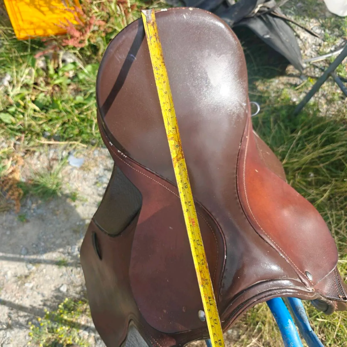 2x 16.5 inch general purpose saddle - Image 4