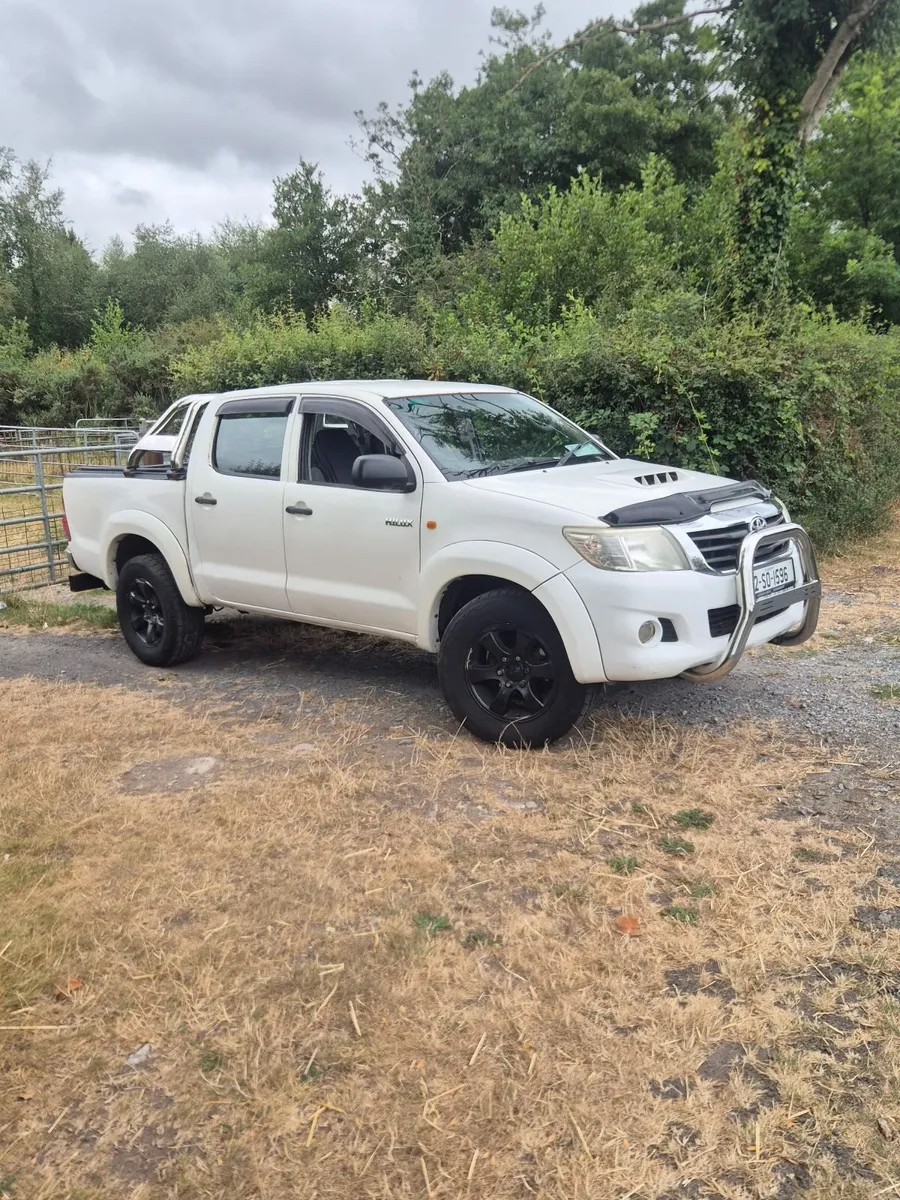 Toyota Hilux 2012 - Image 2