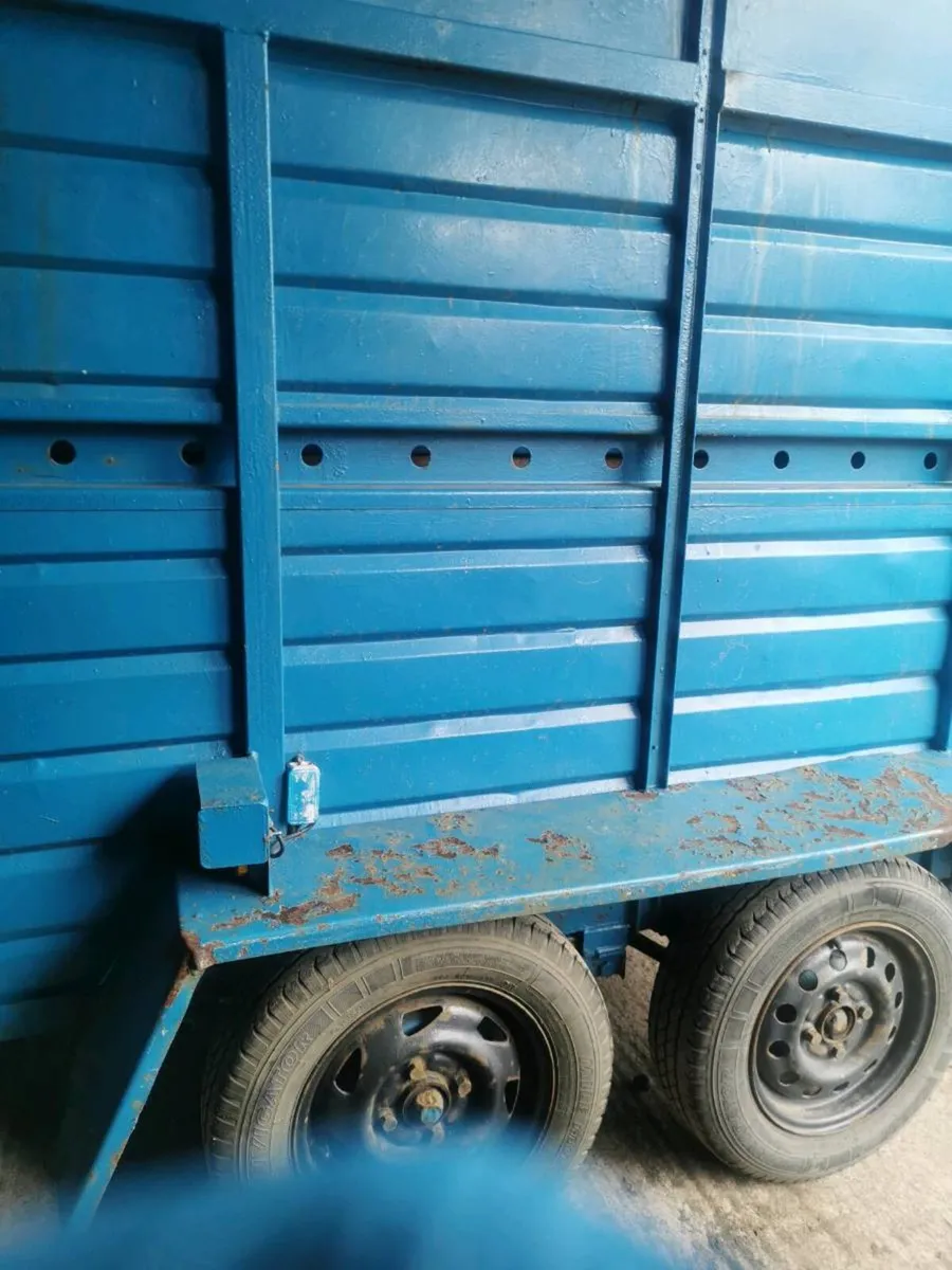 Trailers - Image 2