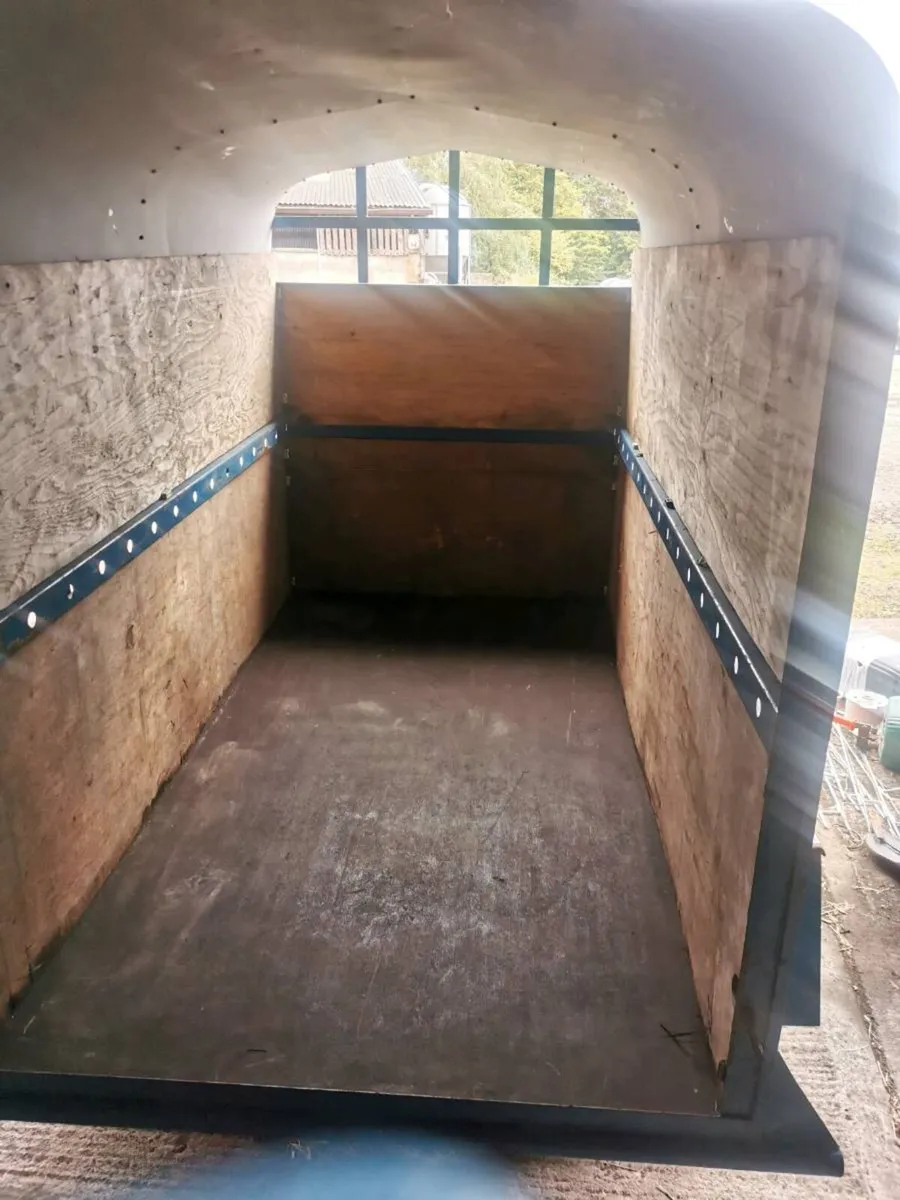 Trailers - Image 4