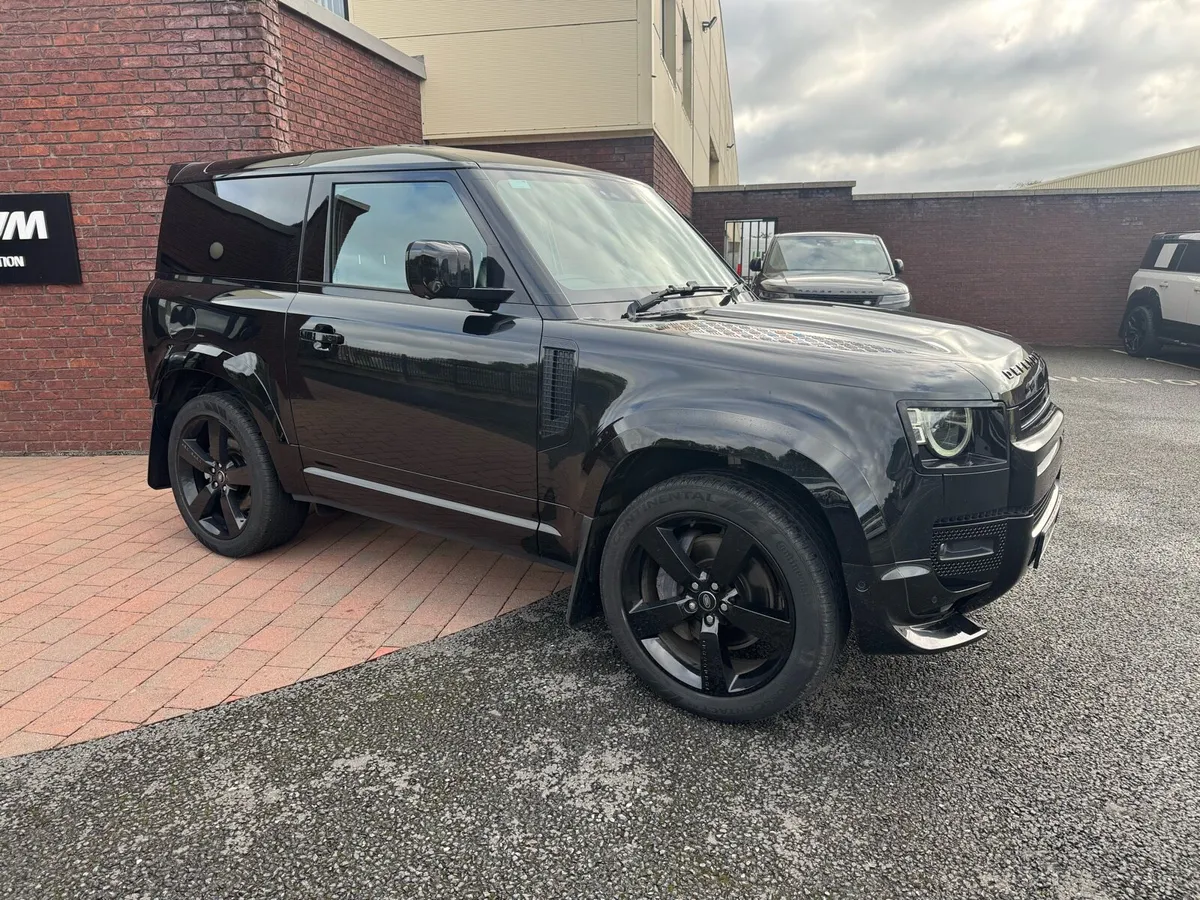 Landrover Defender D250 Hard Top SE - Image 1