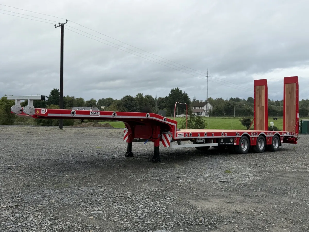 2026 MAC 45FT Fixed Bed Lowloader Tri Axle Trailer - Image 2
