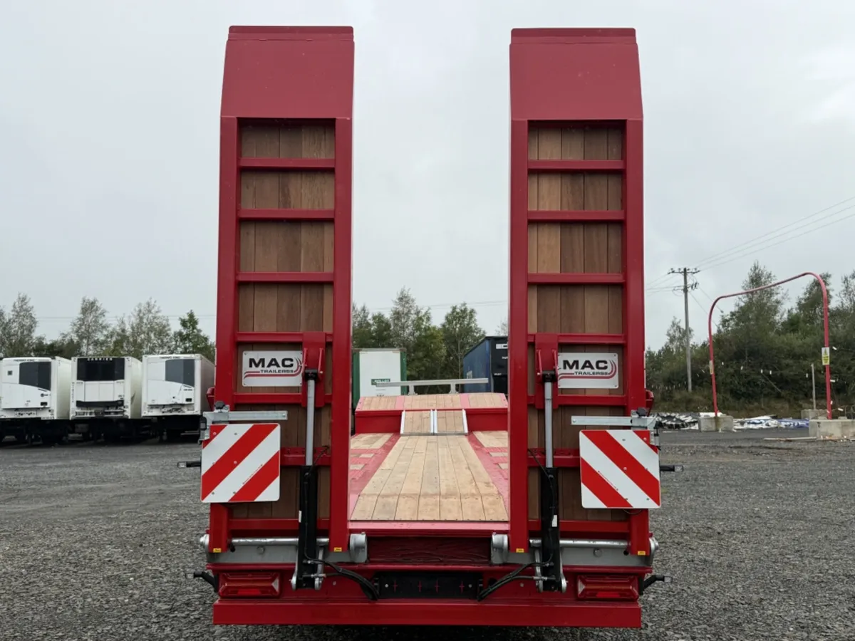 2026 MAC 45FT Fixed Bed Lowloader Tri Axle Trailer - Image 4