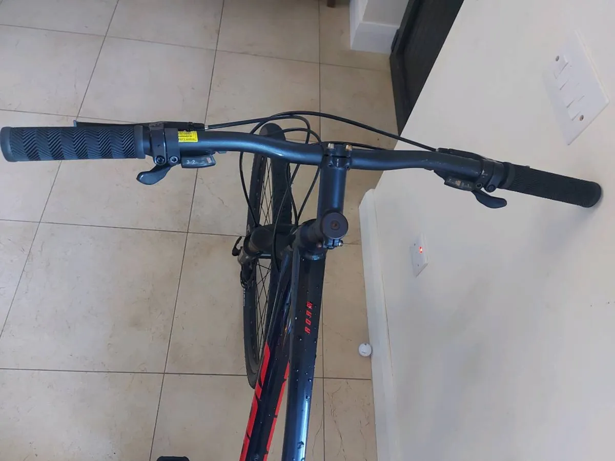Giant Bike - Image 3