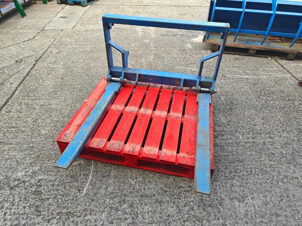 LOADER FORKS - Image 1