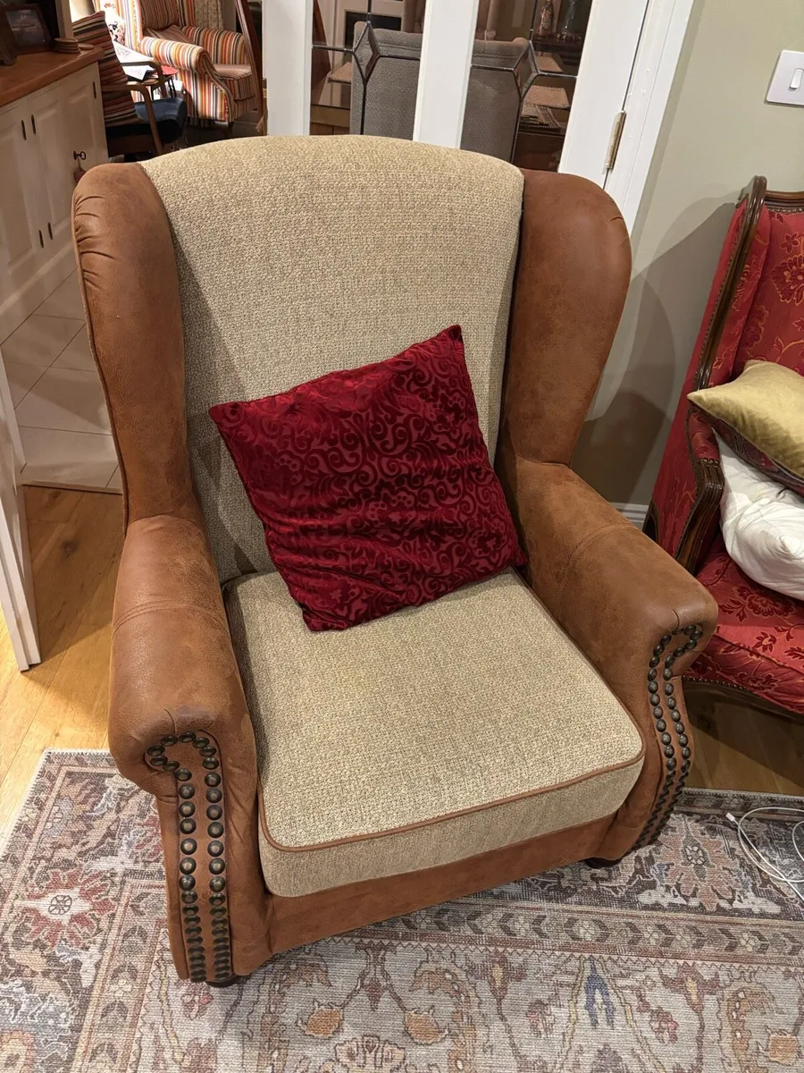 Settee and matching chair - Image 1