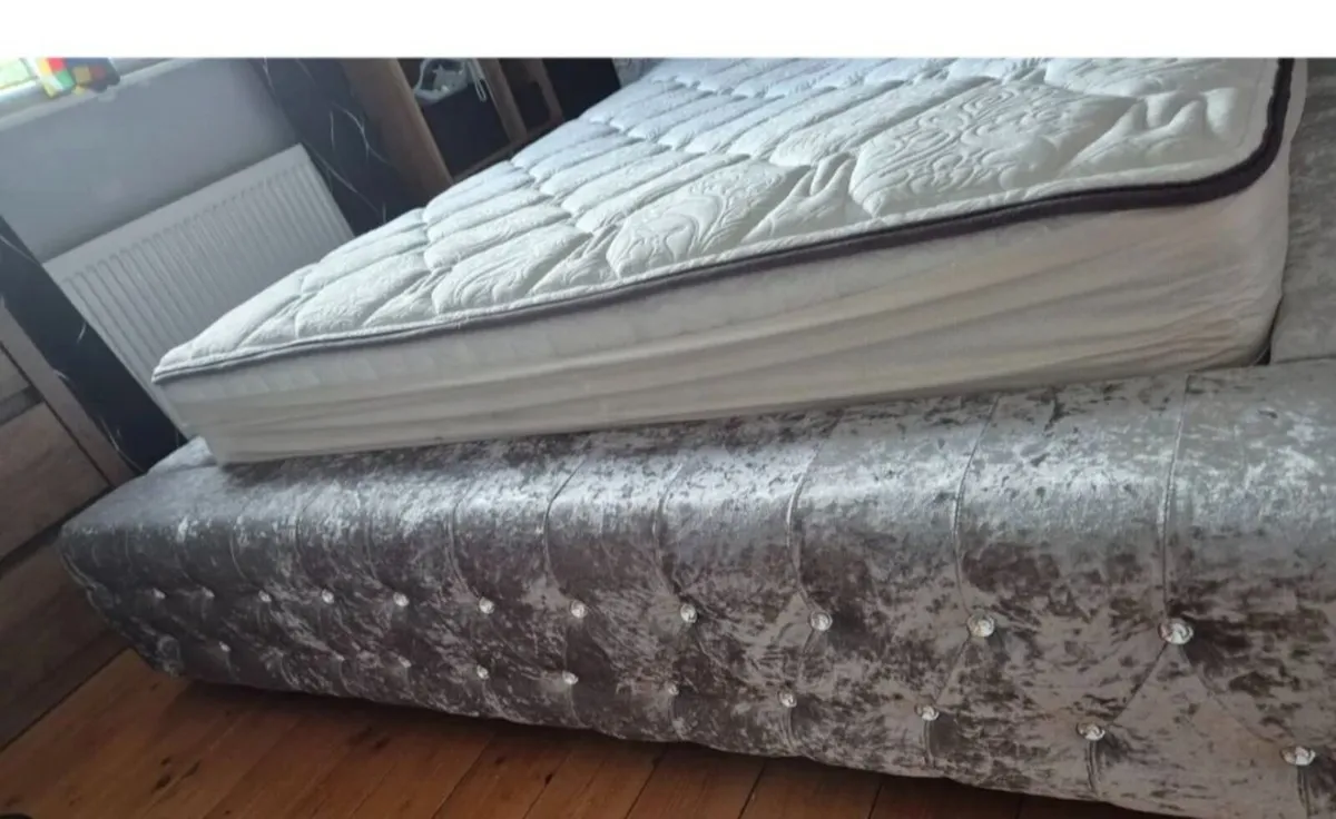 Kingsize bed - Image 4