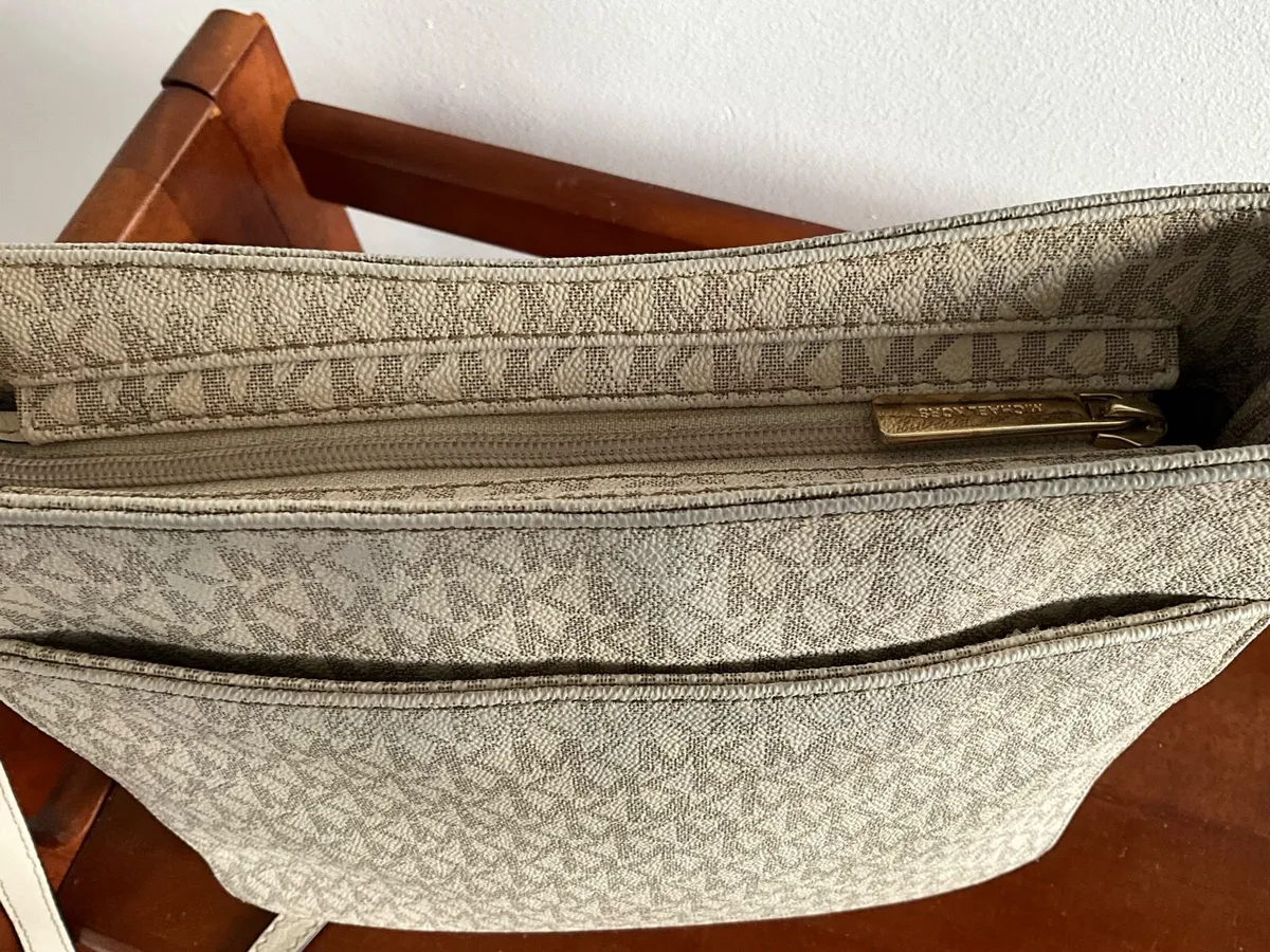 Michael Kors Cross Body Bag - Image 2