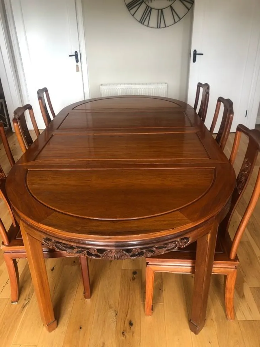 Table and chairs - Image 1