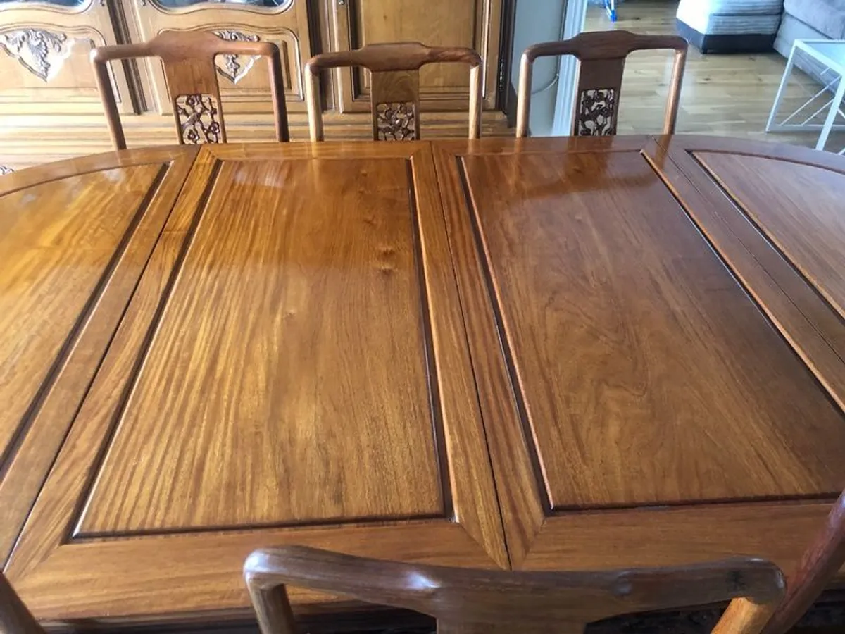 Table and chairs - Image 2