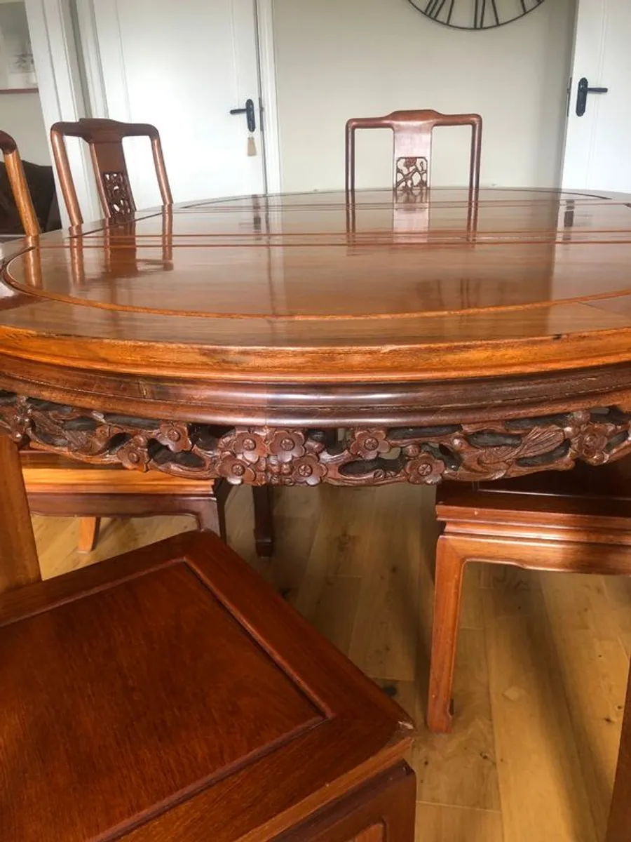 Table and chairs - Image 3