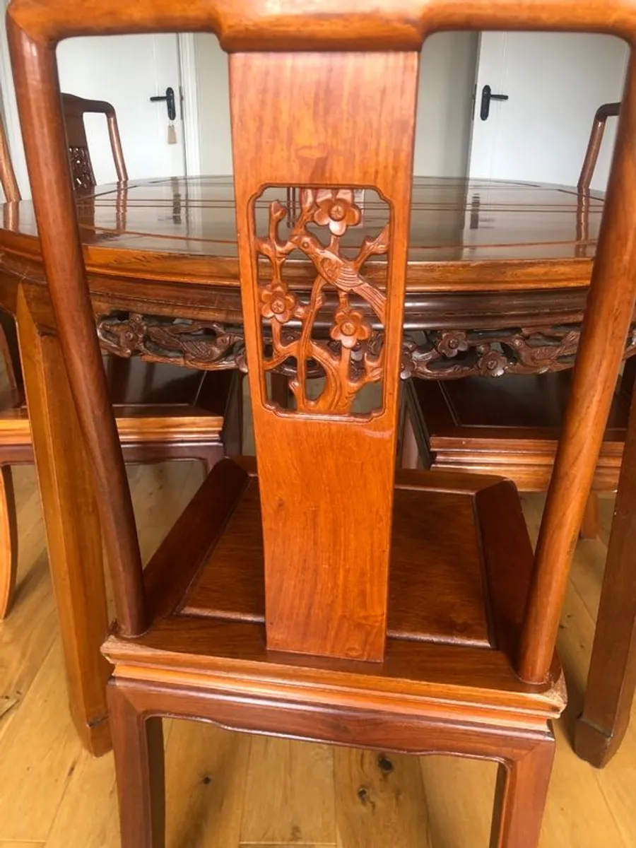 Table and chairs - Image 4