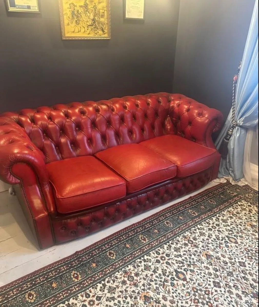 Chesterfield sofa - Image 1