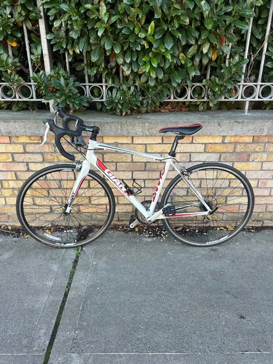 Giant Defy 4 - Image 1