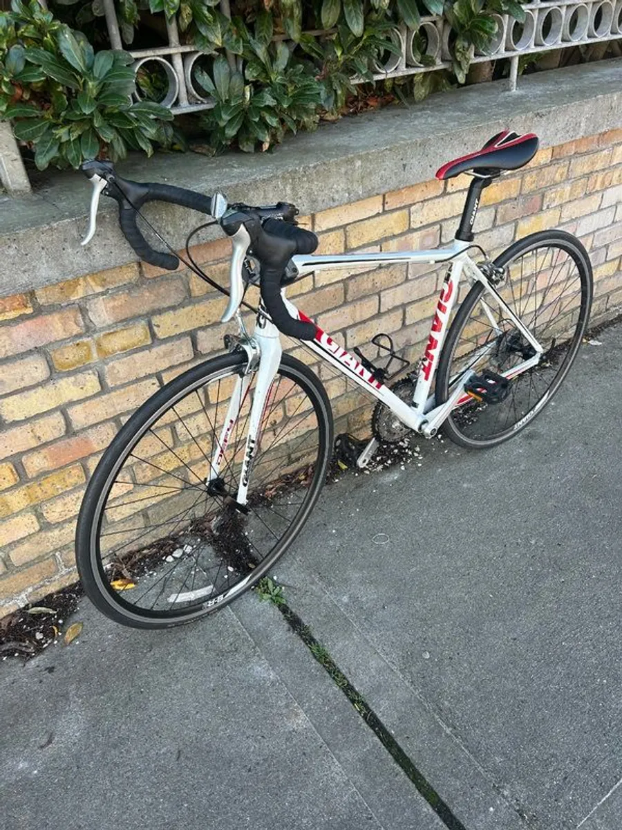 Giant Defy 4 - Image 2