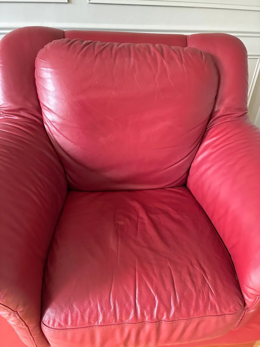 Red leather couch and armchairs - Image 4