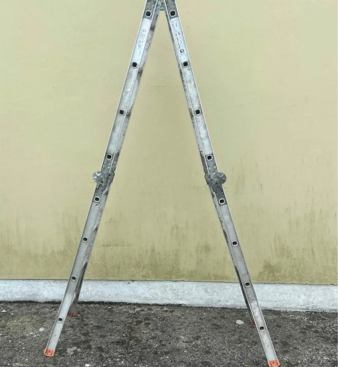 16ft Extendable Ladder - Image 2