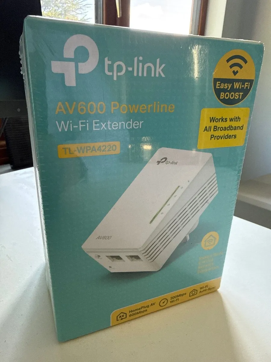 TP-Link AV600 Powerline WiFi Extender - Image 1