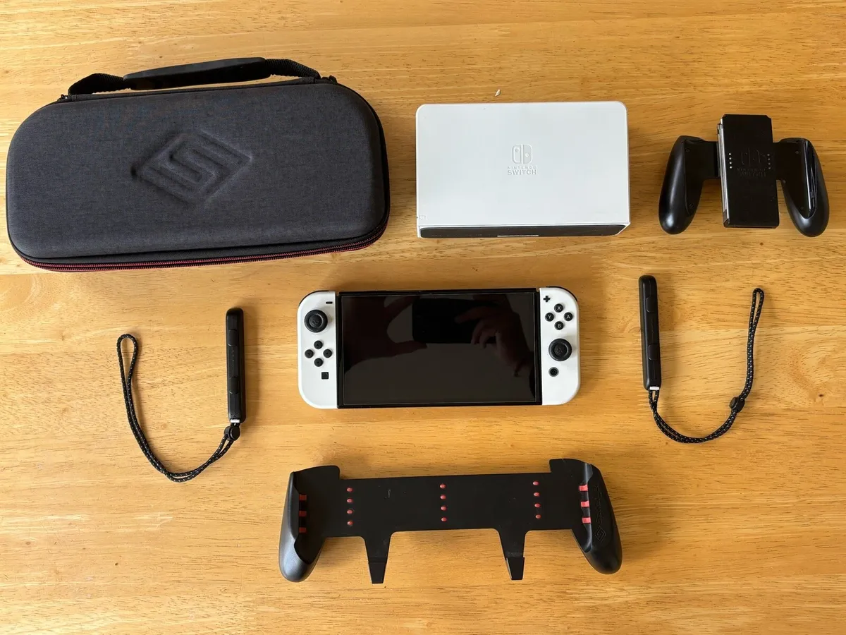 Nintendo Switch OLED - Image 4