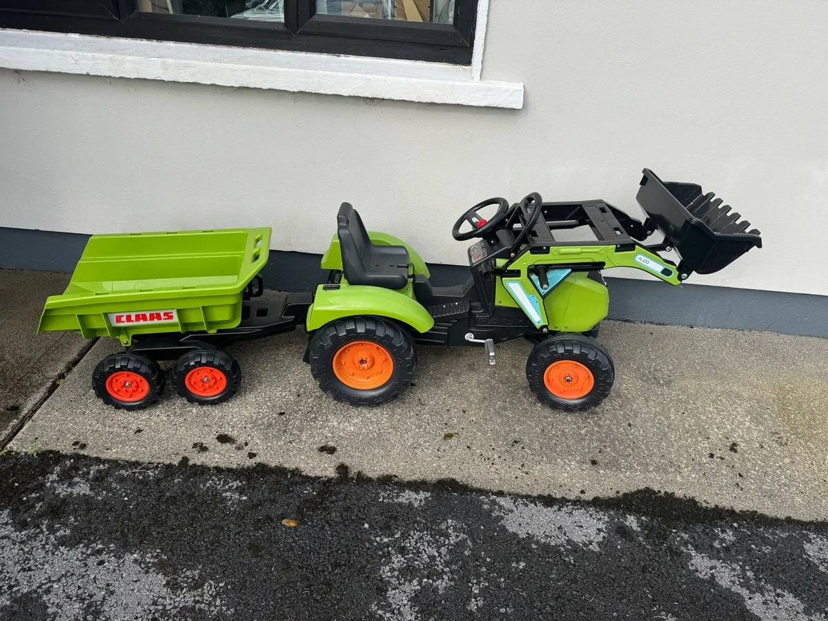 Kids tractor trailer and accessories - Image 1