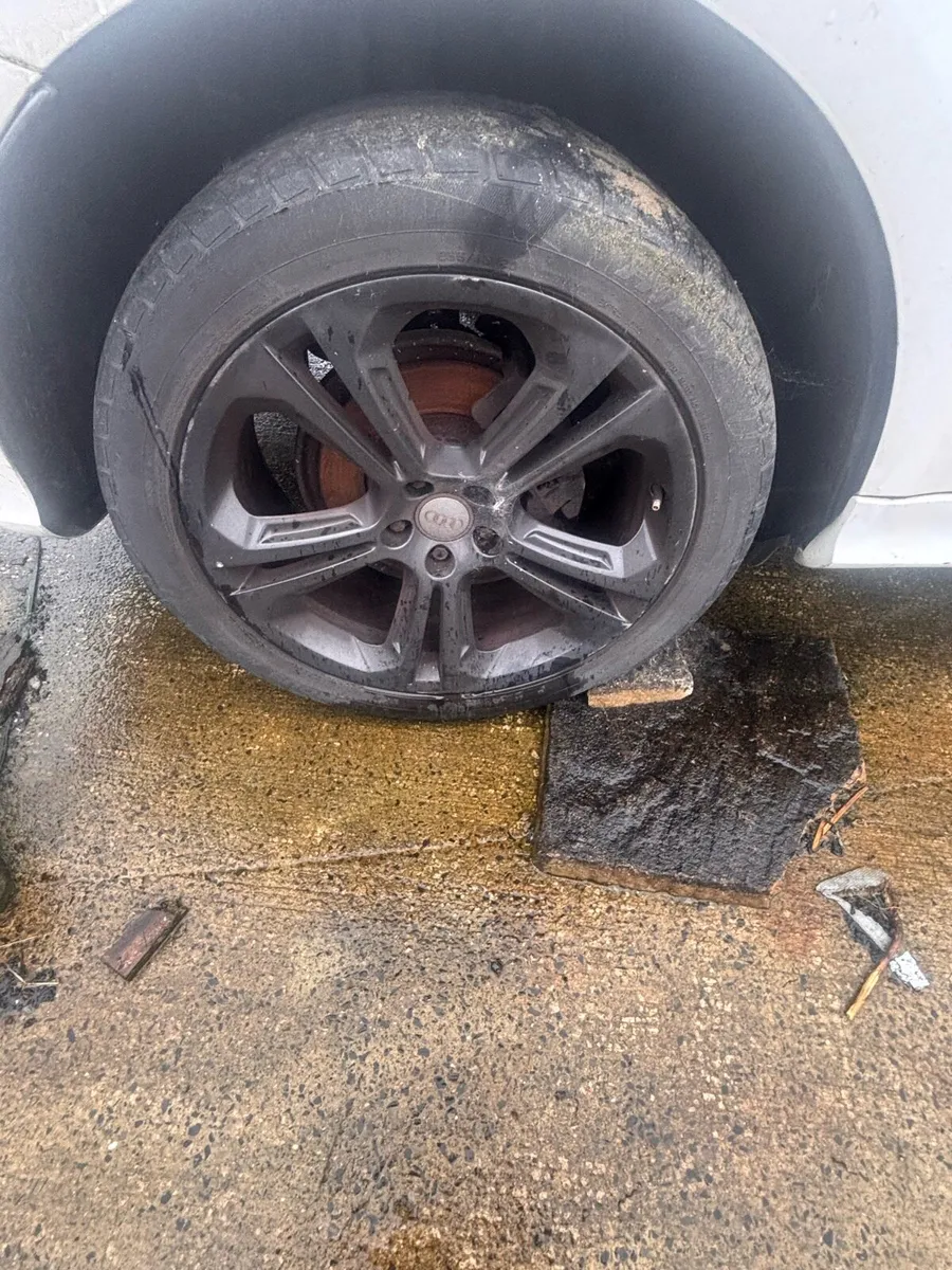 Audi q5 parts or repair - Image 2