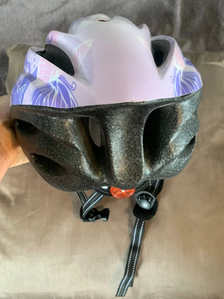 Kids bike helmet - Image 1