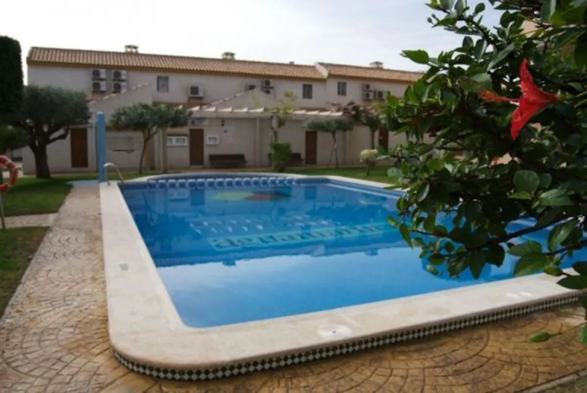 HOLIDAY HOME - Image 1