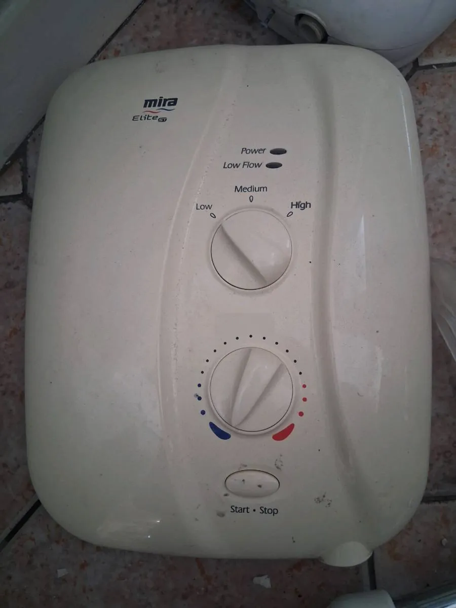 Bathroom electric shower - Image 1