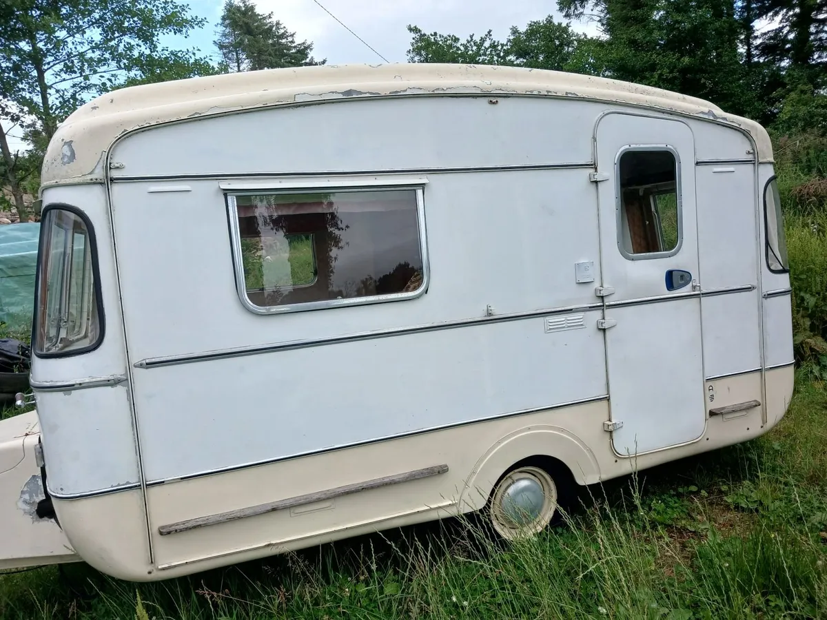 Vintage Viking Fibreline caravan - Image 1